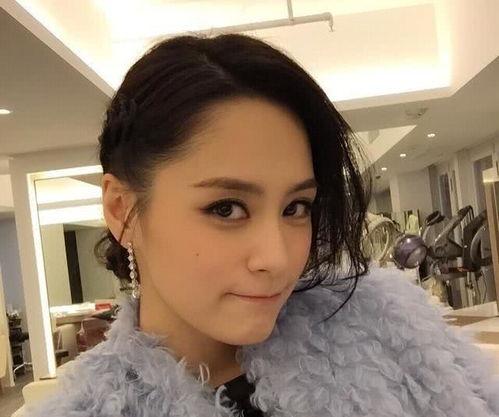 娱乐吃瓜美女模特,揭秘吃瓜美女模特的时尚传奇