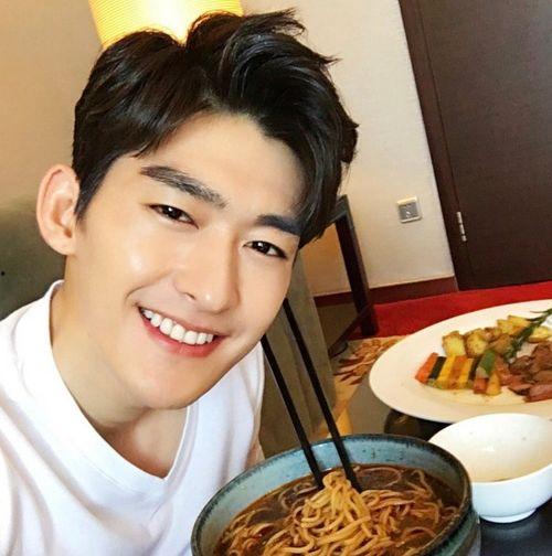 娱乐圈吃瓜速度,明星动态速递