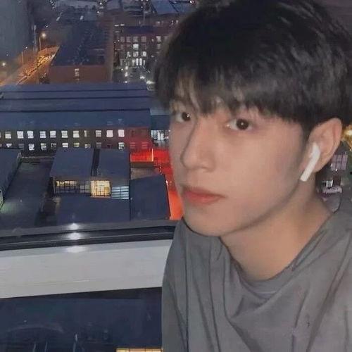 娱乐吃瓜头像男真人,真人生吃瓜头像背后的男星故事