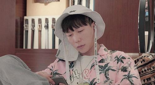 女生rap说娱乐圈吃瓜,揭秘明星们的“吃瓜”生活